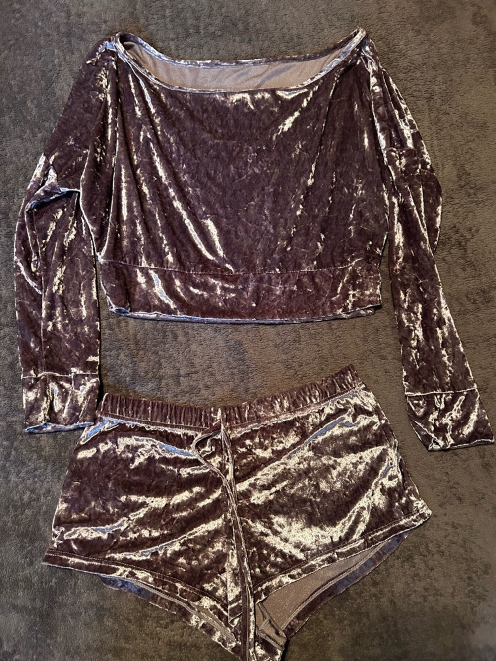 Women Velvet Two-Piece Lounge Set - size medium